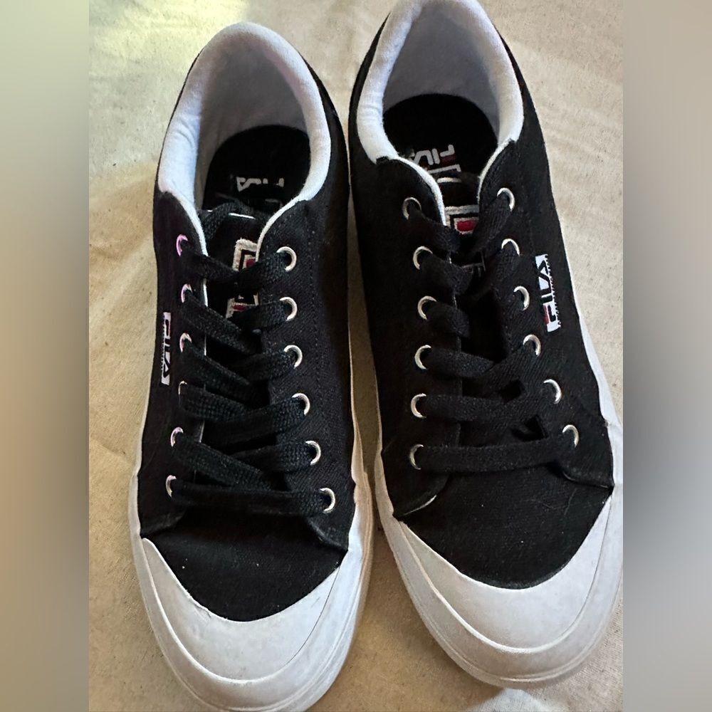 Fila Valente black sneakers NWOT SZ 8